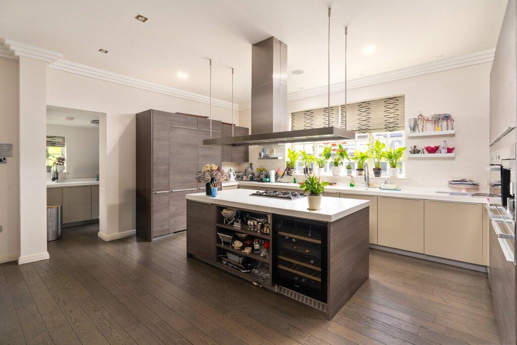 6 bedroom detached house for sale in Heath Gate, Hampstead Garden Suburb, London, NW11